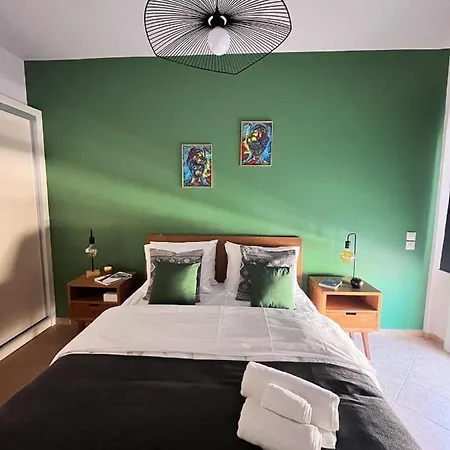 Cozy Downtown 4 Apartment