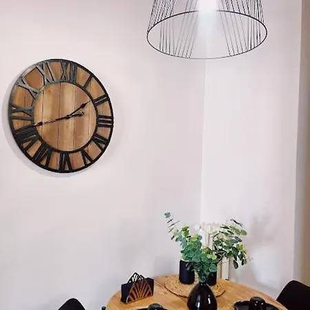 Cozy Downtown 4